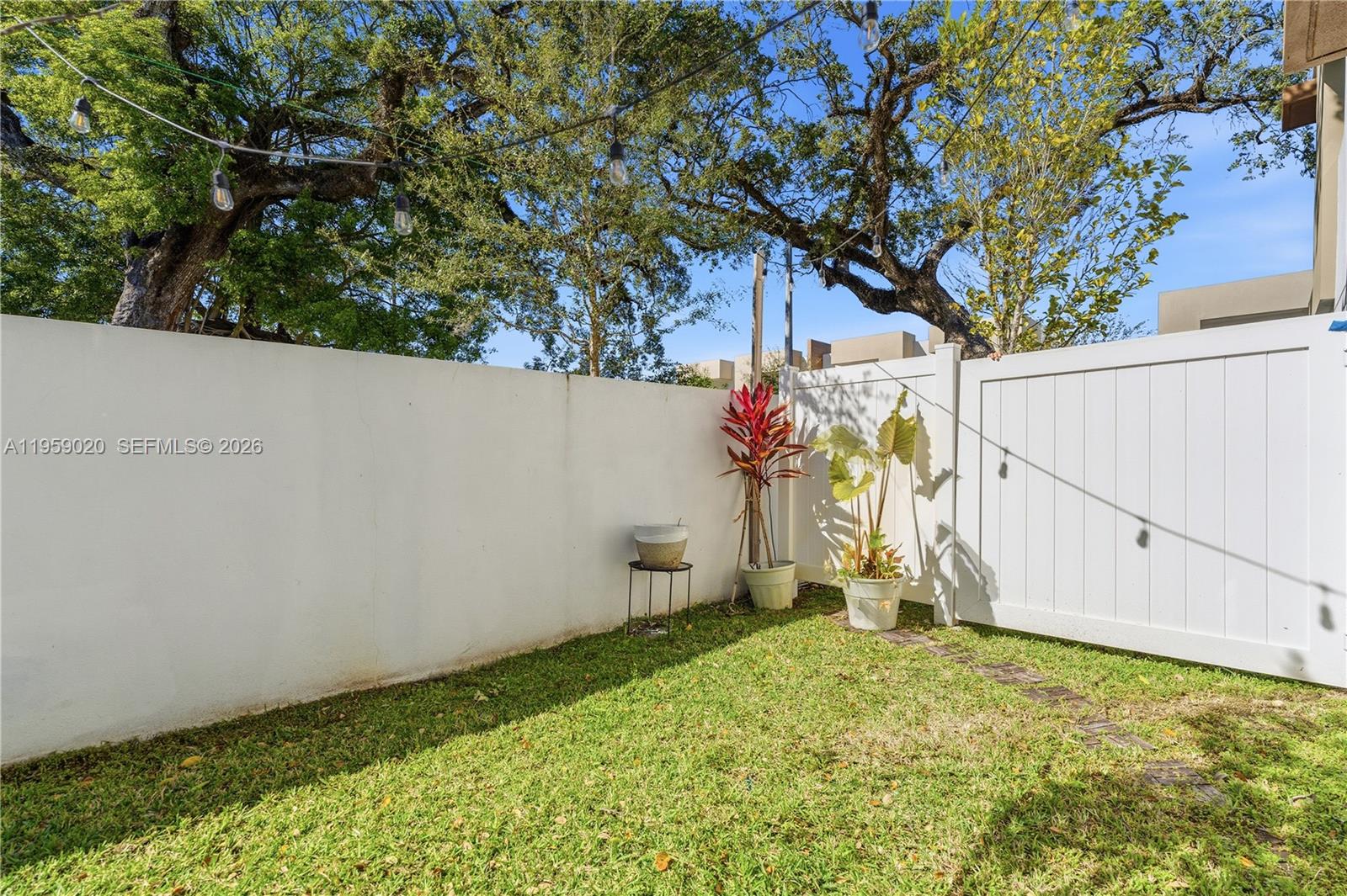 OAKS PLACE - Residential