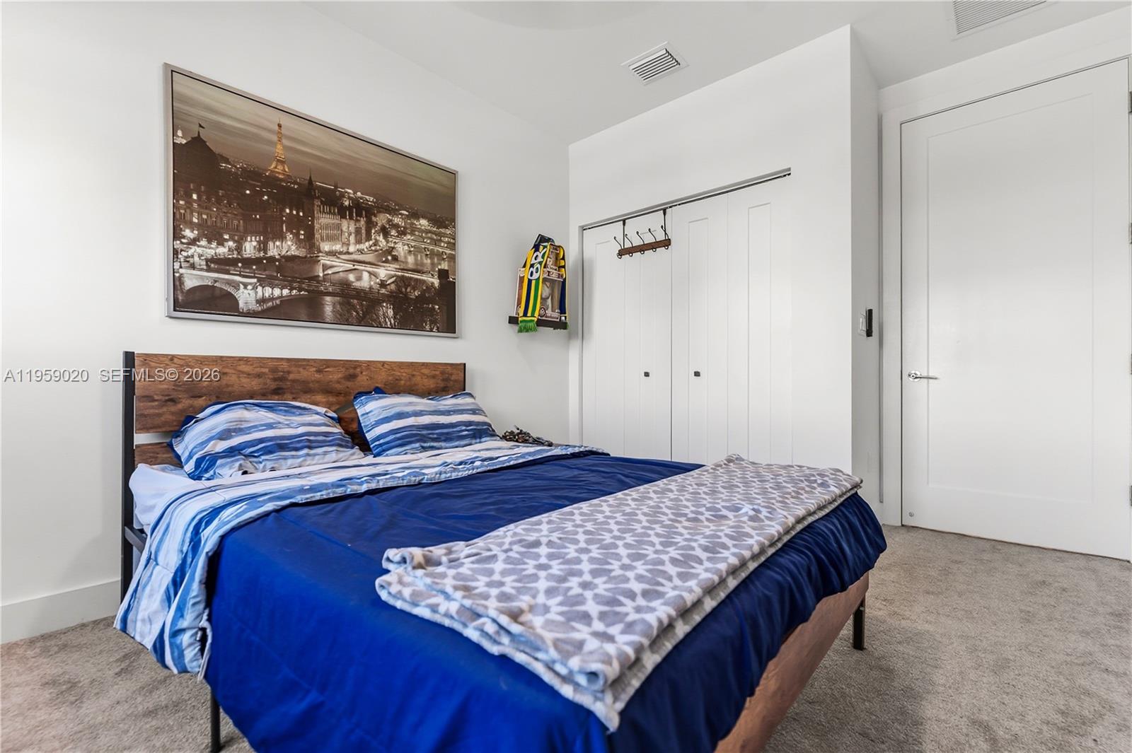 OAKS PLACE - Residential