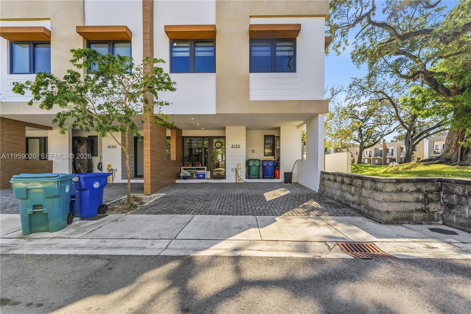 OAKS PLACE - Residential