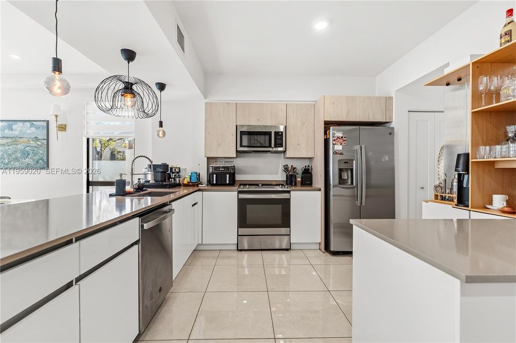 Photo of 4150 N Oak Pl, Dania Beach, FL 33314 (MLS # A11959020)