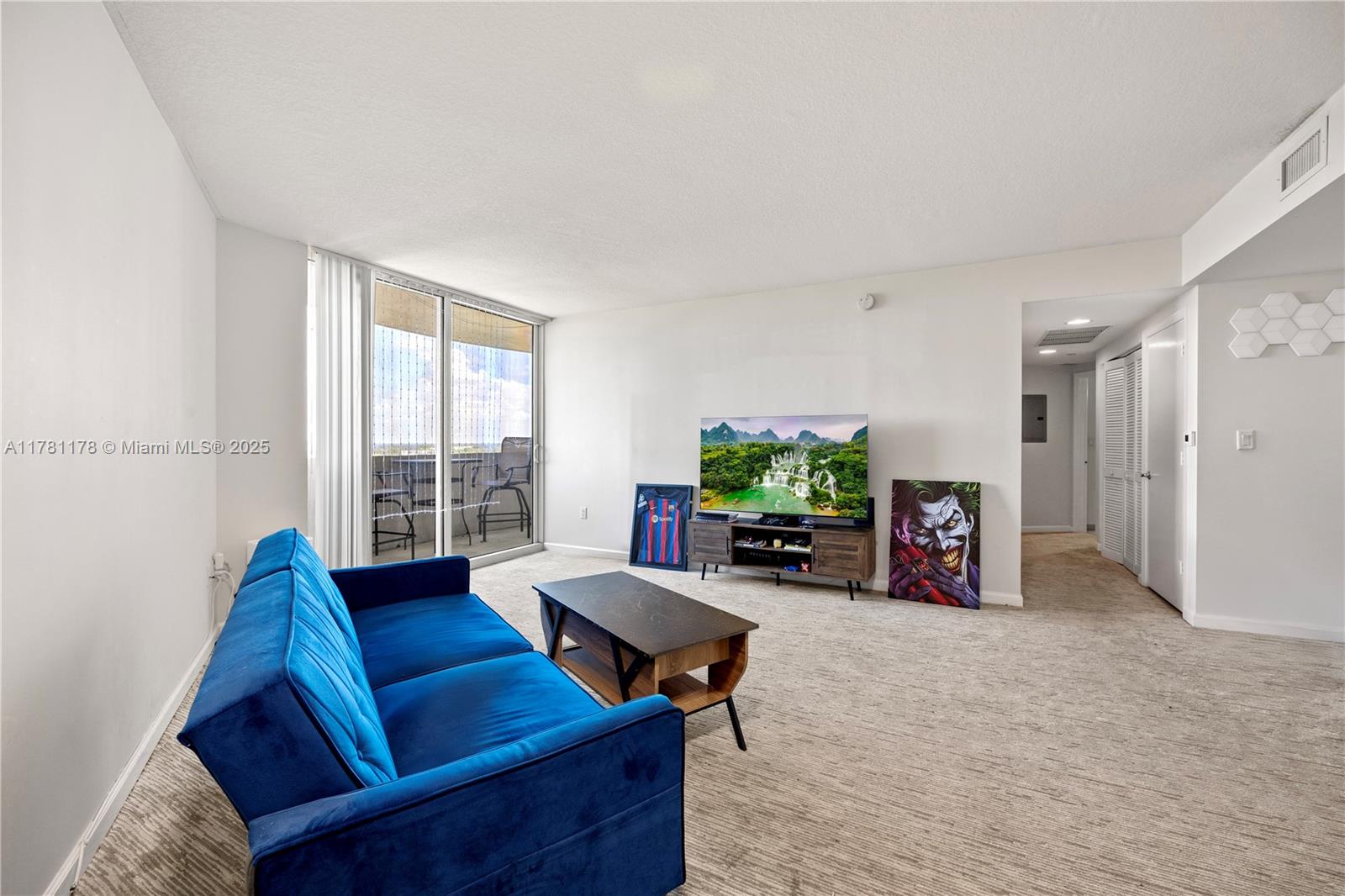 Property for Sale at 19501 W Country Club Dr 2106, Aventura, Miami-Dade County, Florida - Bedrooms: 1 
Bathrooms: 1  - $365,000