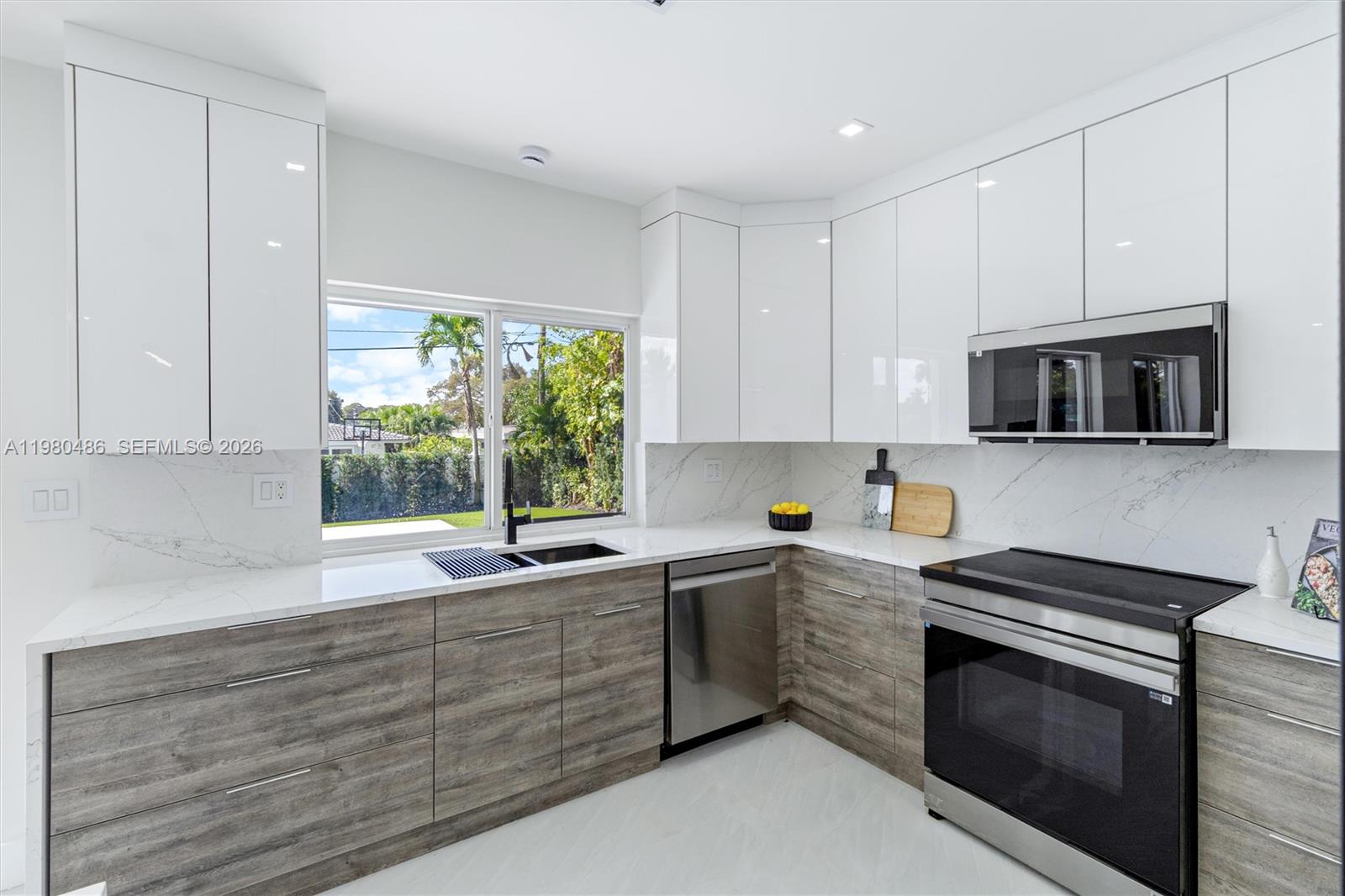 SKYLAKE MANORS - Residential