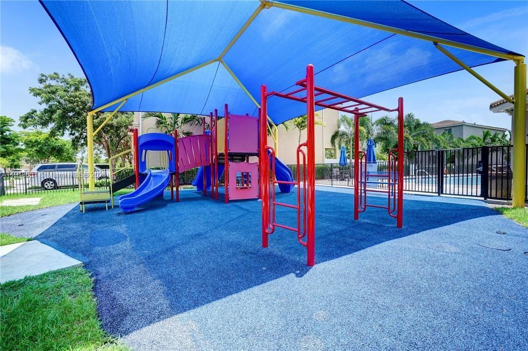 CHAMPION LAKES - Residential