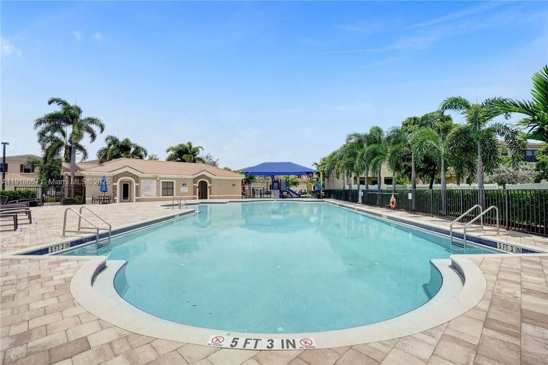 CHAMPION LAKES - Residential