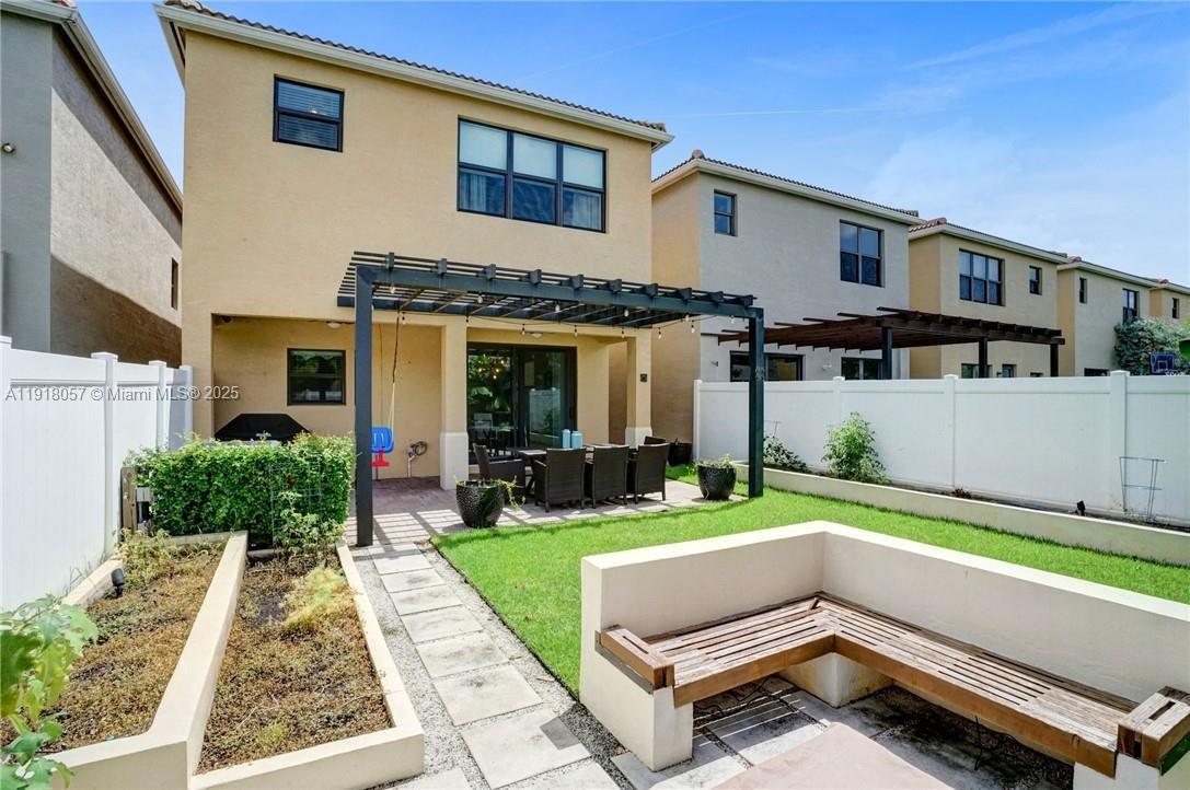 CHAMPION LAKES - Residential