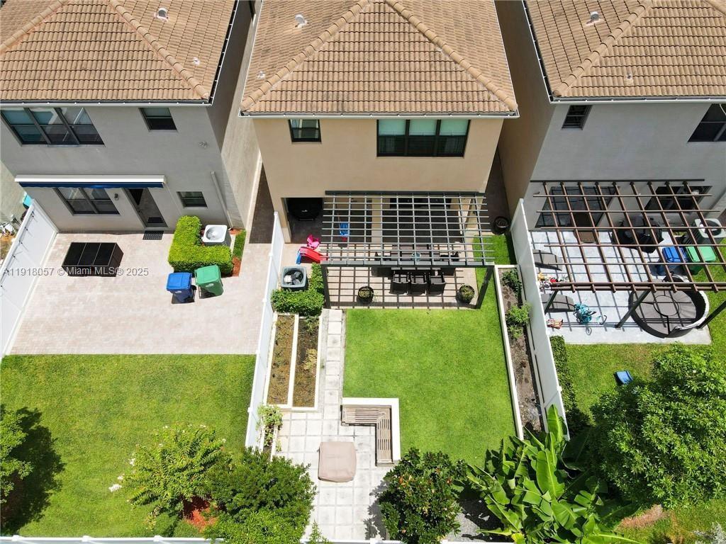 CHAMPION LAKES - Residential