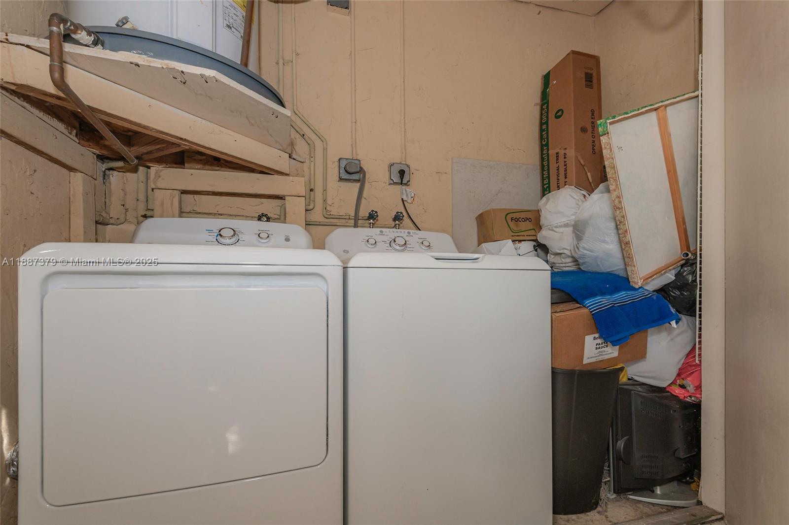 QUATRAINE CONDO I PH I - Residential