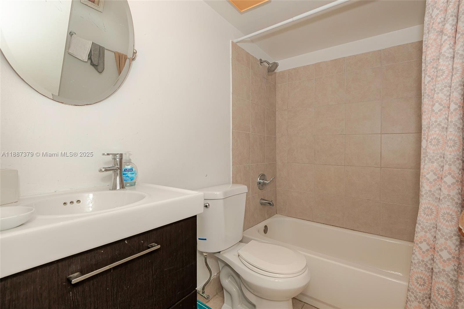 QUATRAINE CONDO I PH I - Residential