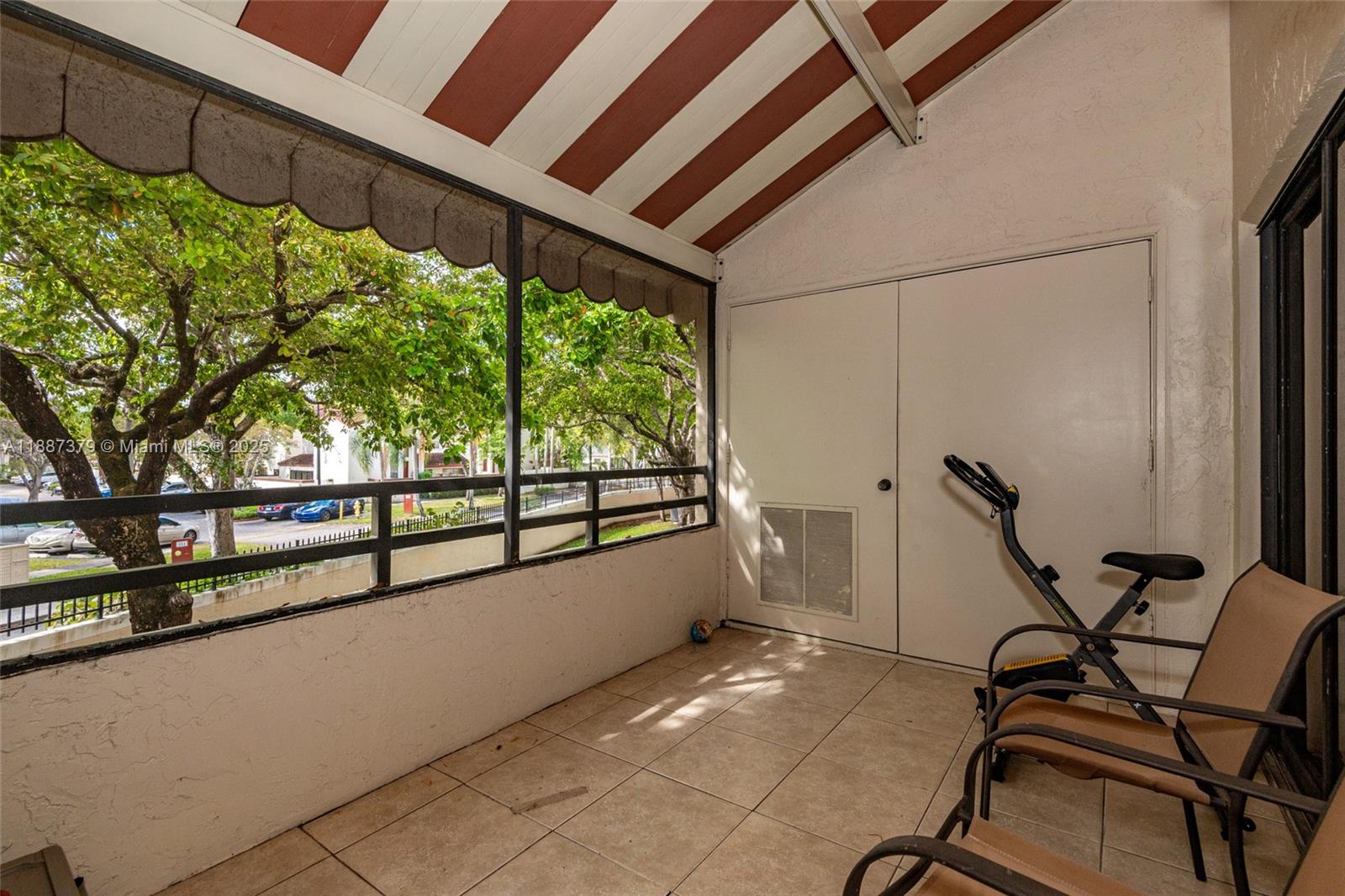 QUATRAINE CONDO I PH I - Residential