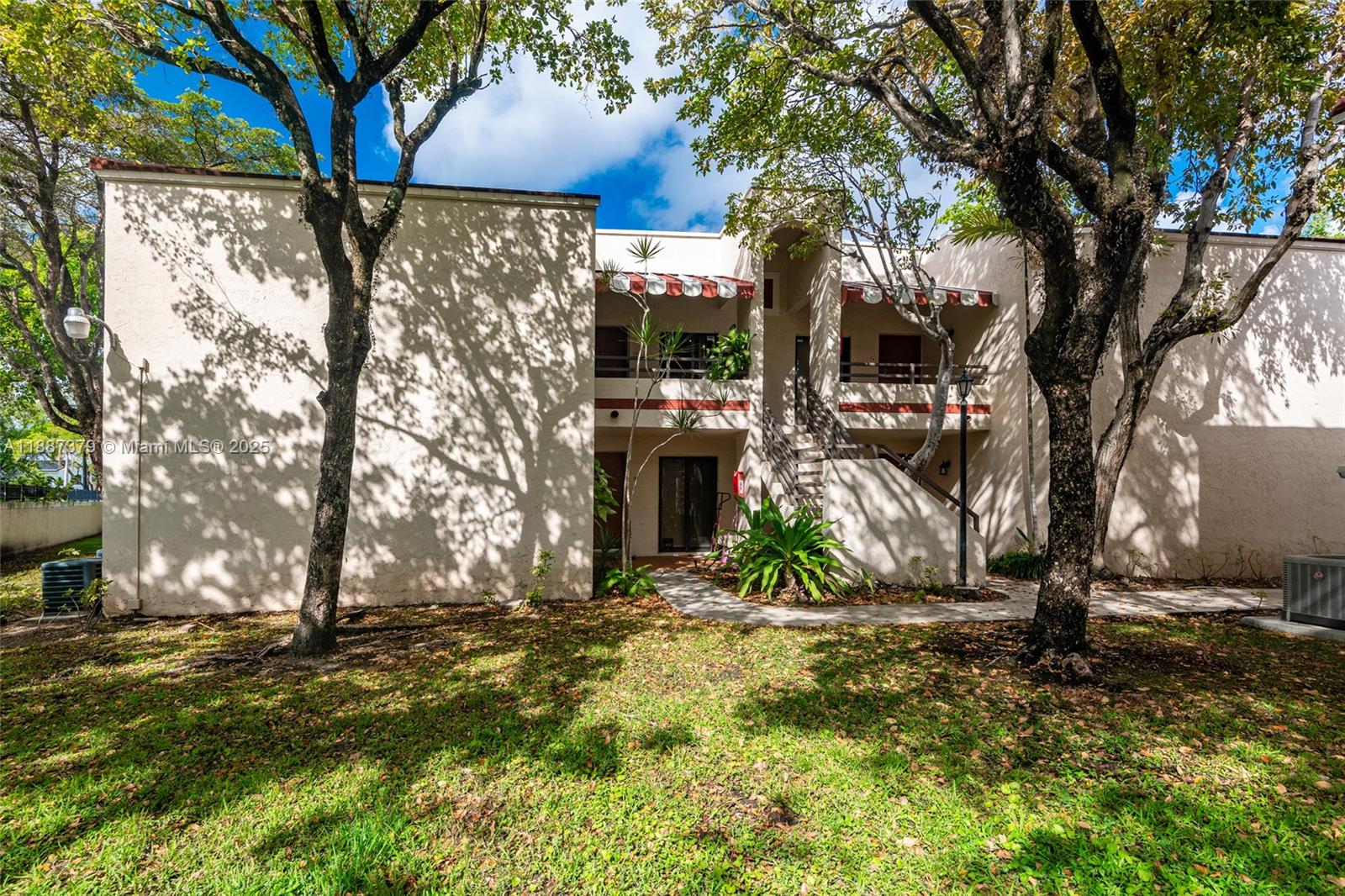 QUATRAINE CONDO I PH I - Residential