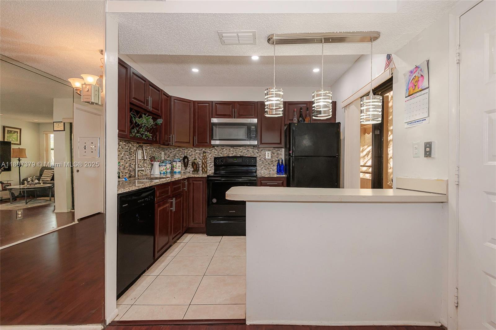 QUATRAINE CONDO I PH I - Residential