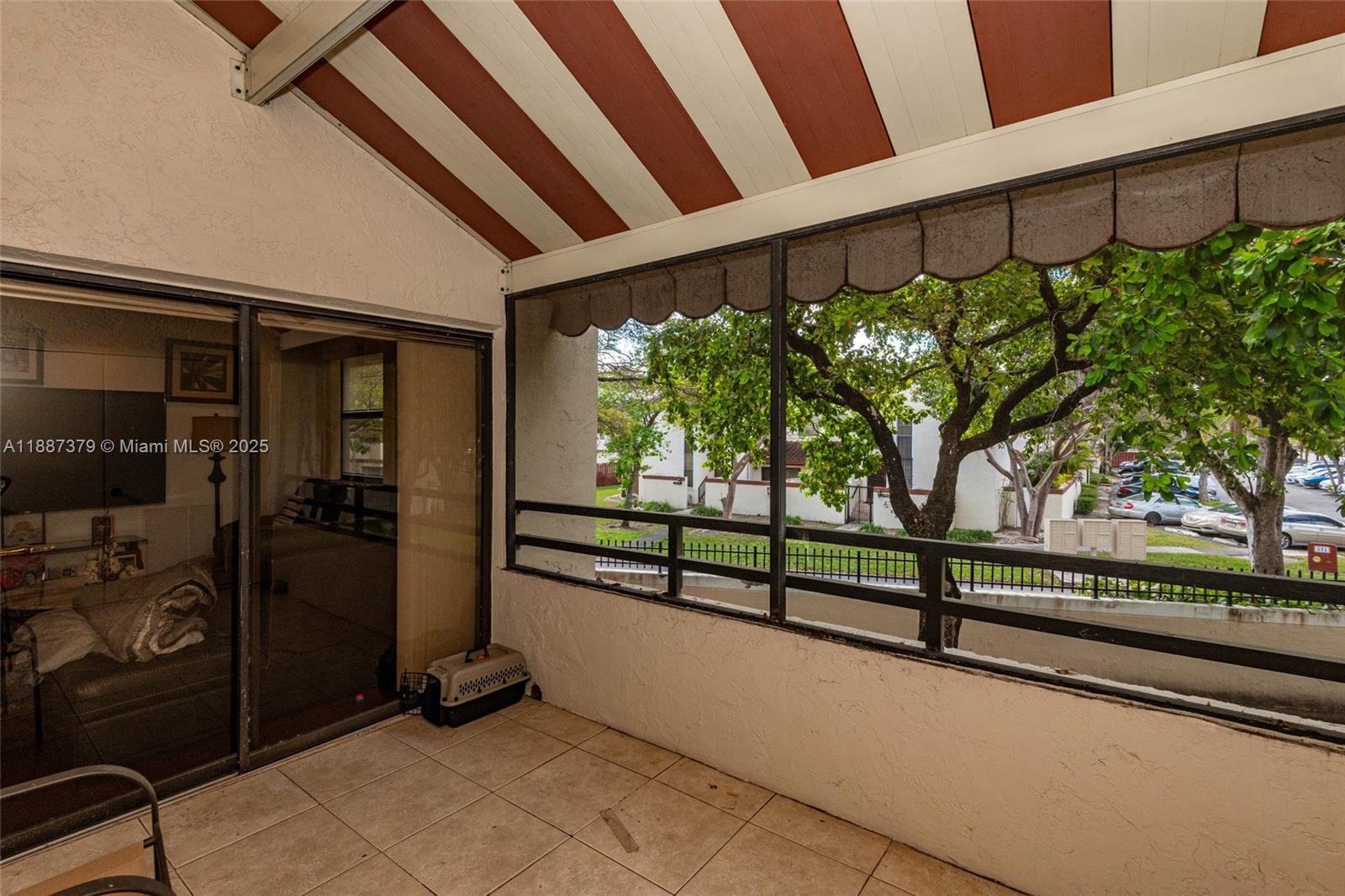 QUATRAINE CONDO I PH I - Residential