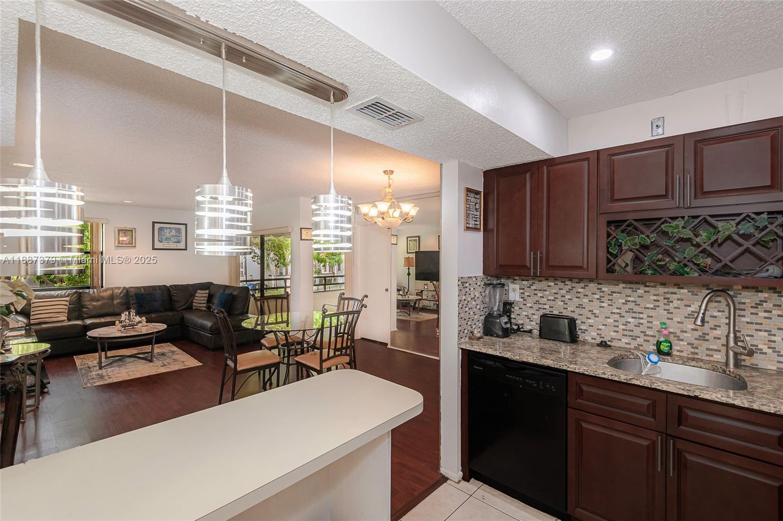 QUATRAINE CONDO I PH I - Residential