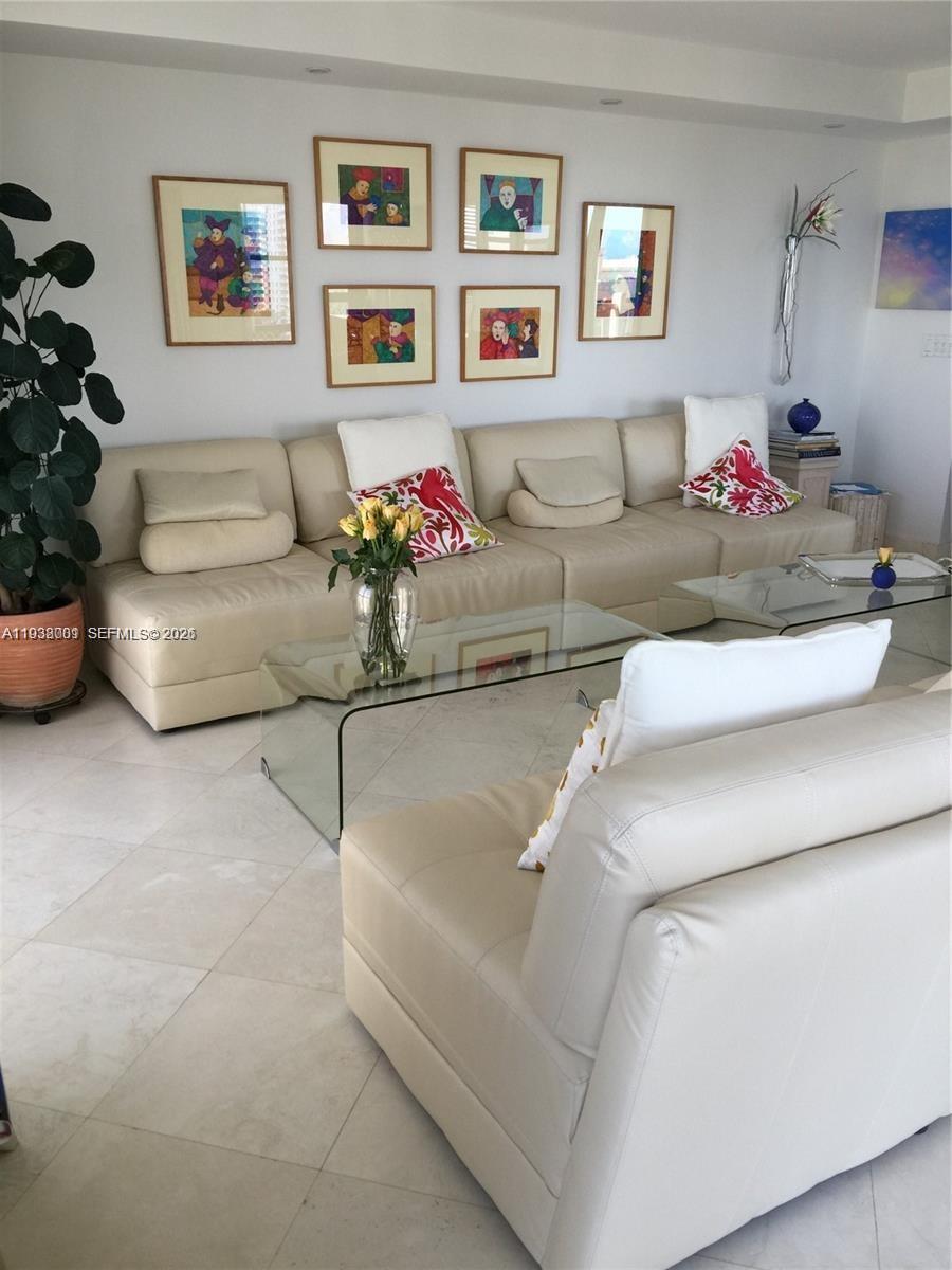 1121 Crandon Blvd F1107