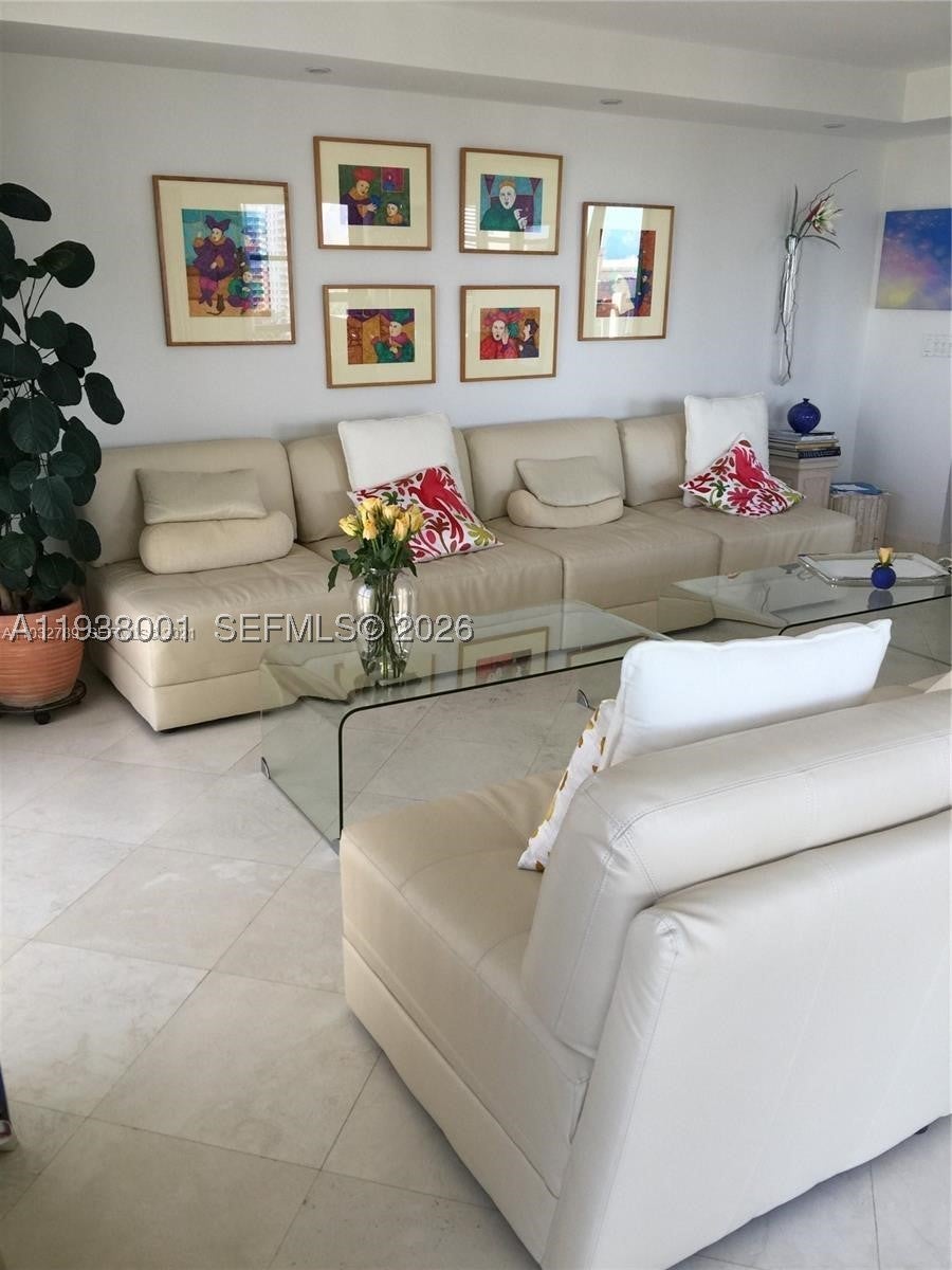 1121 Crandon Blvd F1107