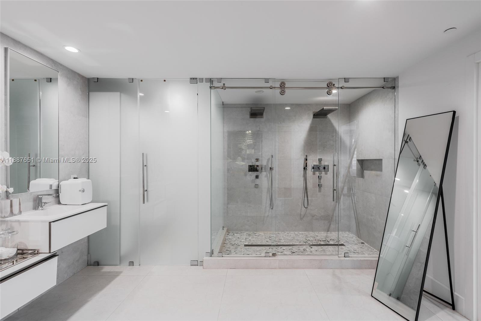 ARIA ON THE BAY CONDO - Residential Lease