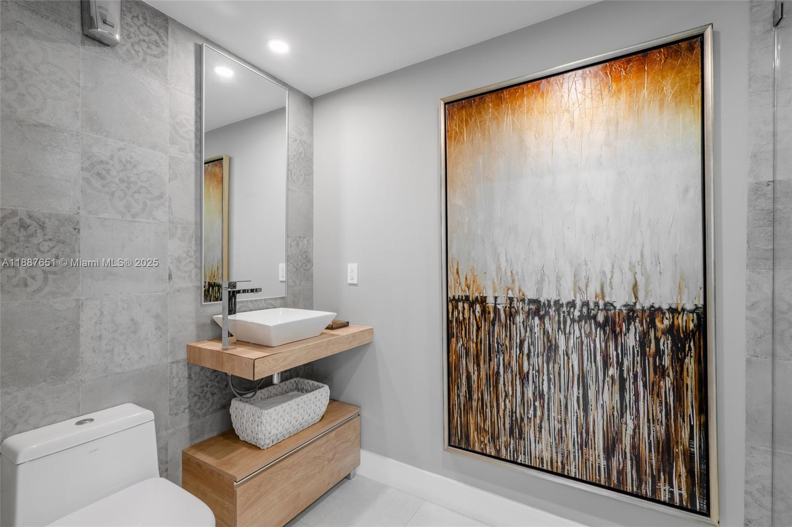 ARIA ON THE BAY CONDO - Residential Lease