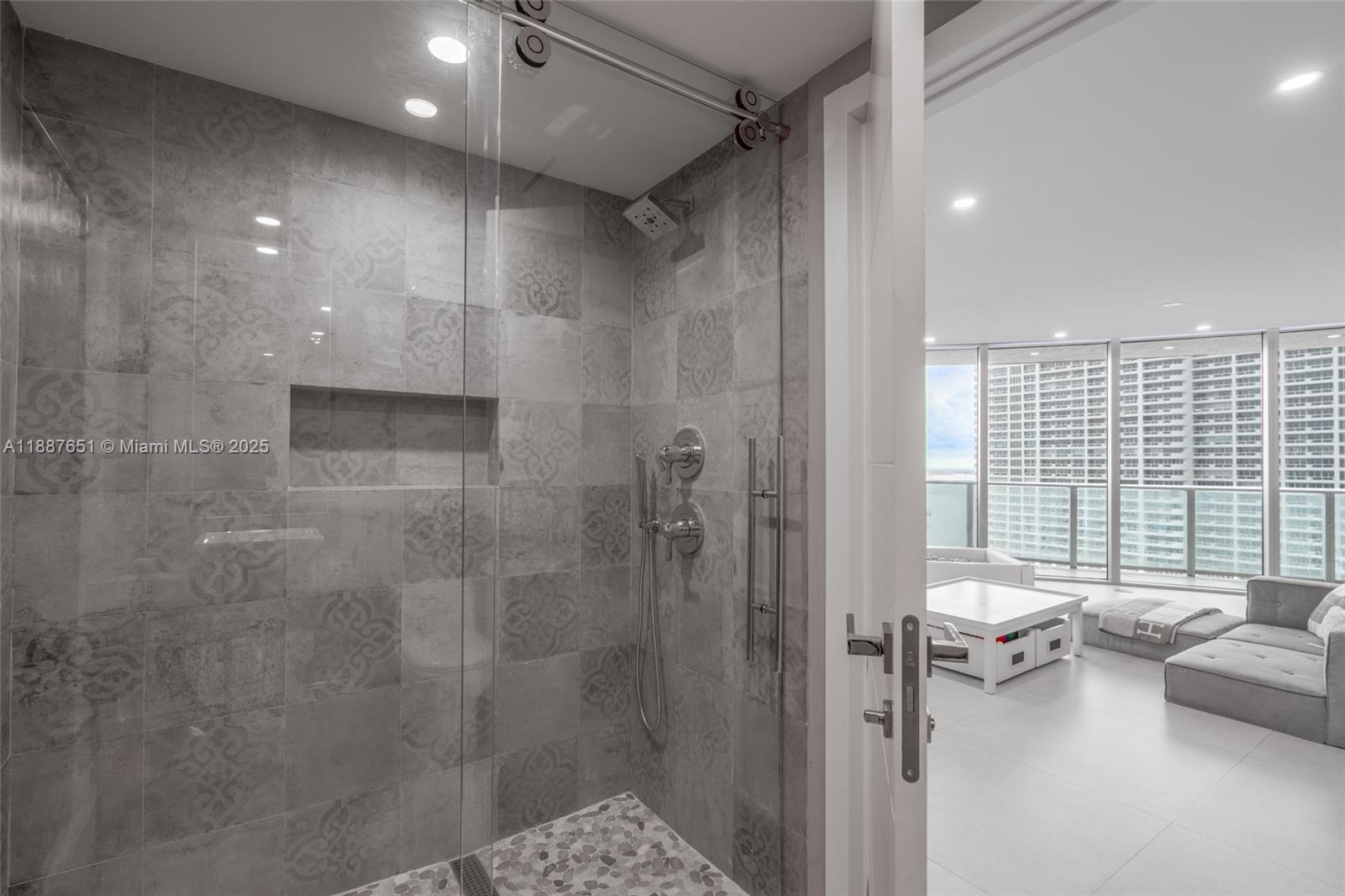ARIA ON THE BAY CONDO - Residential Lease