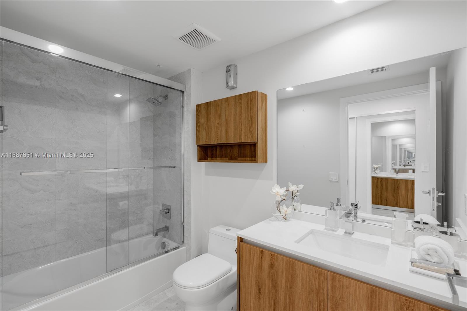 ARIA ON THE BAY CONDO - Residential Lease