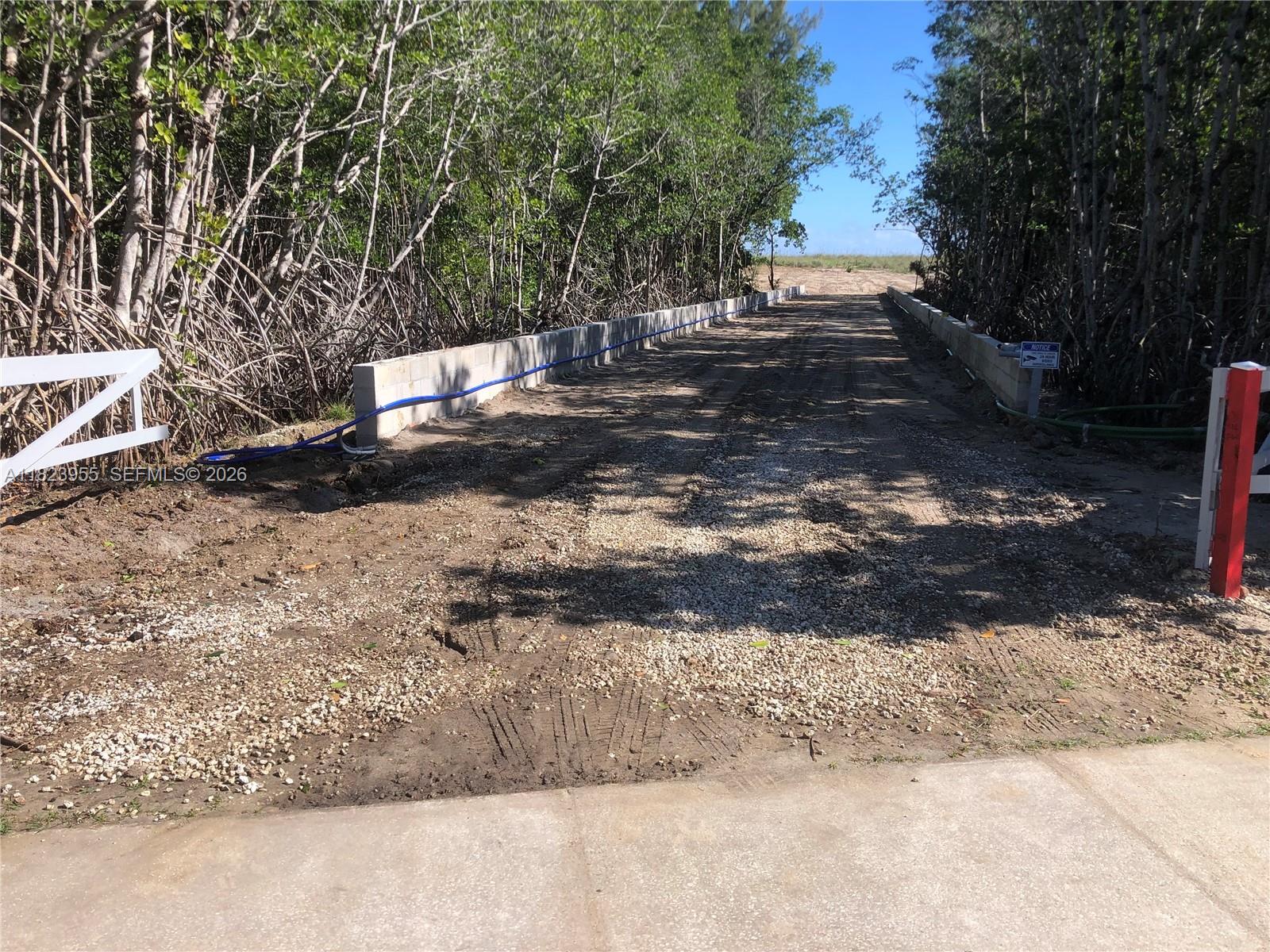 METES AND BOUNDS - Land