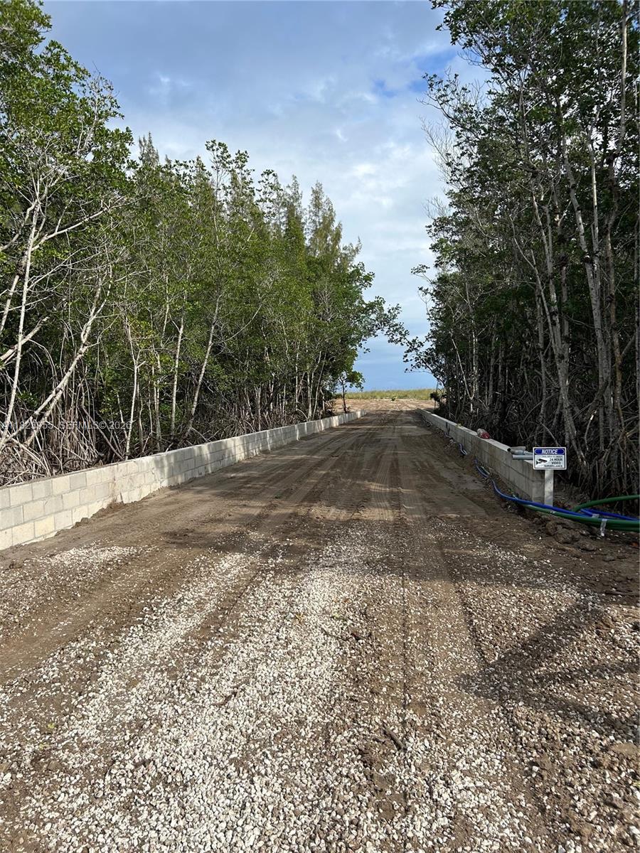 METES AND BOUNDS - Land