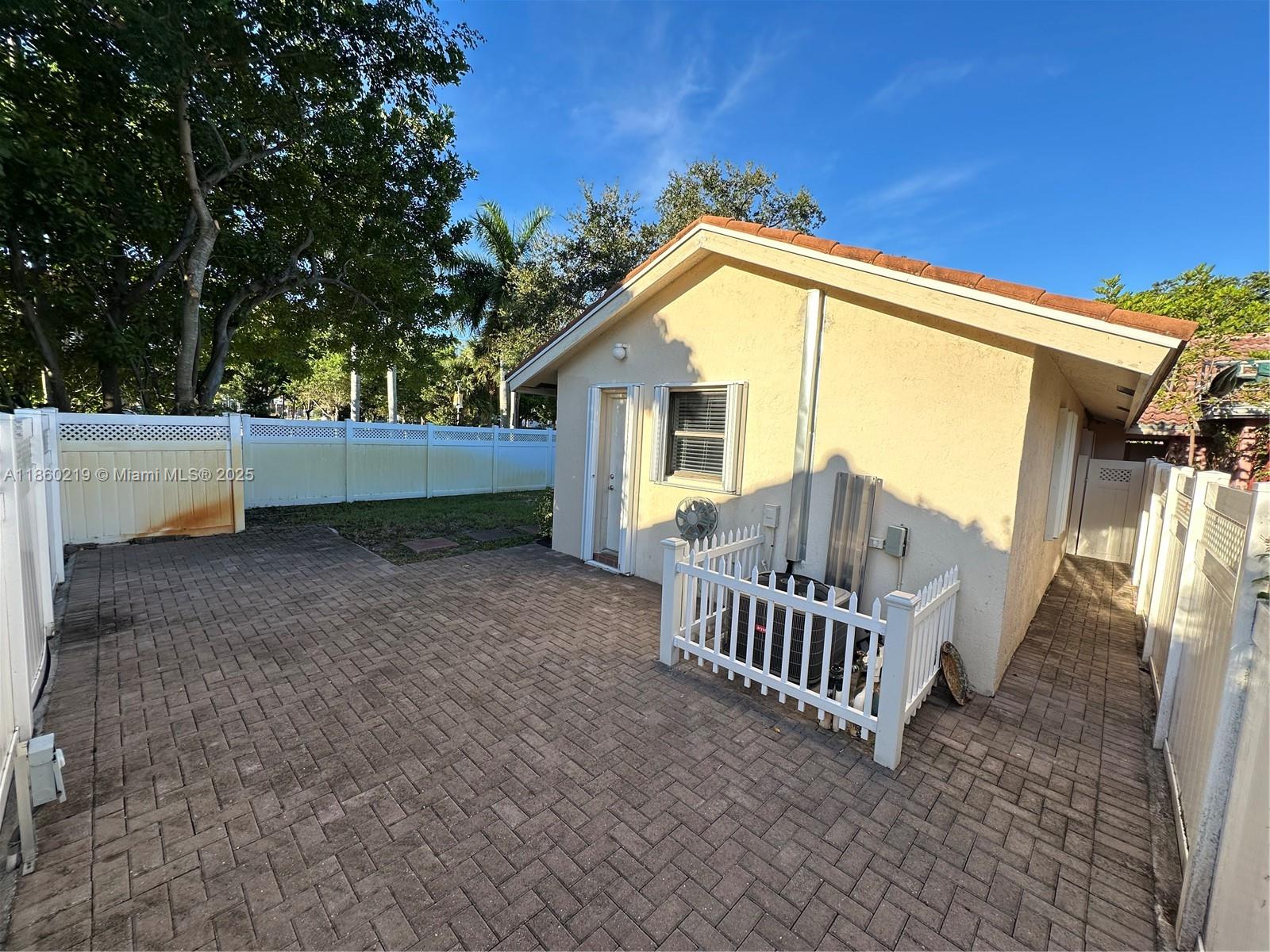 CORAL SPRINGS UNIVERSITY - Residential Lease