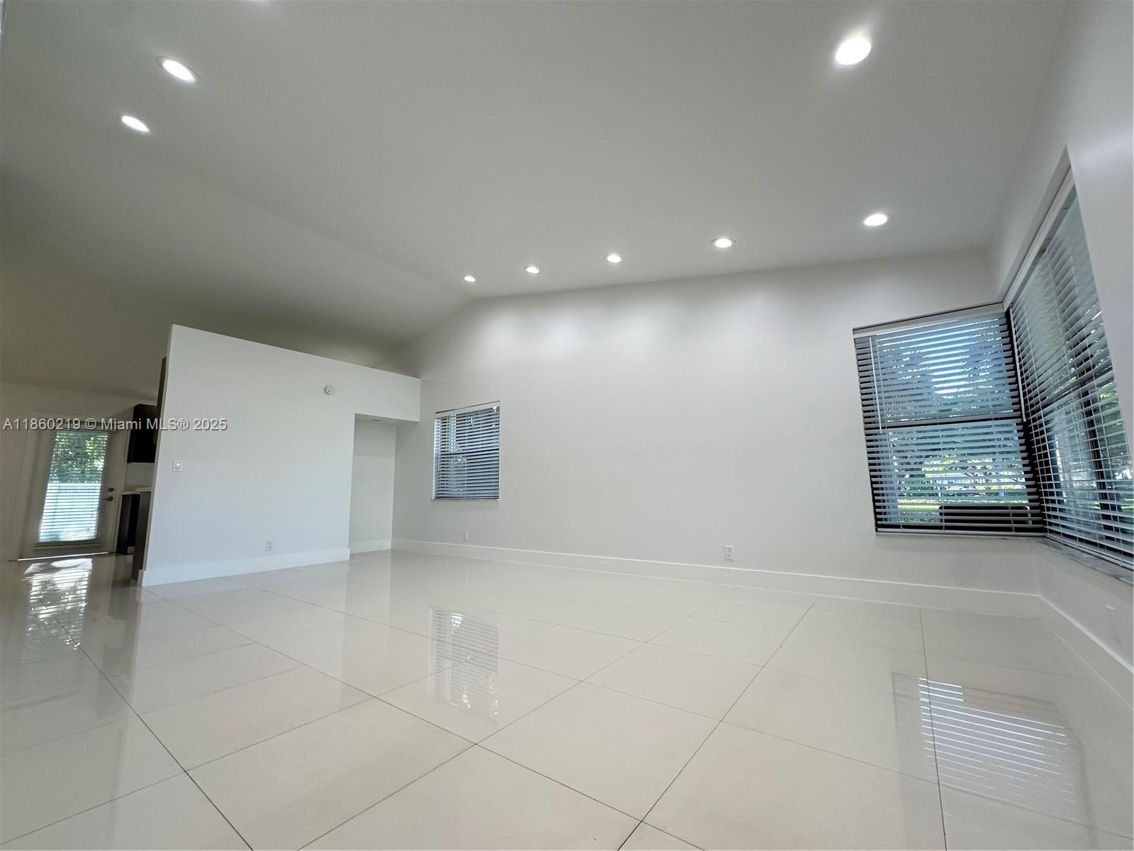 CORAL SPRINGS UNIVERSITY - Residential Lease