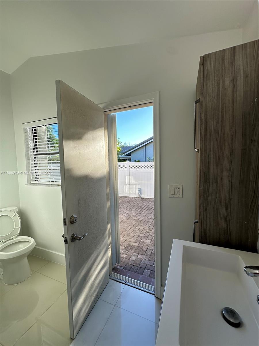 CORAL SPRINGS UNIVERSITY - Residential Lease