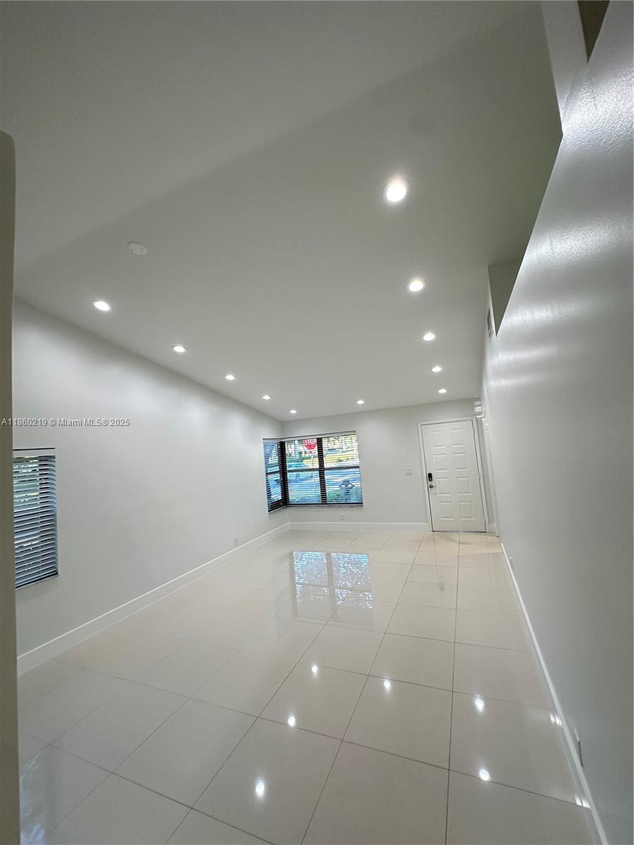 CORAL SPRINGS UNIVERSITY - Residential Lease