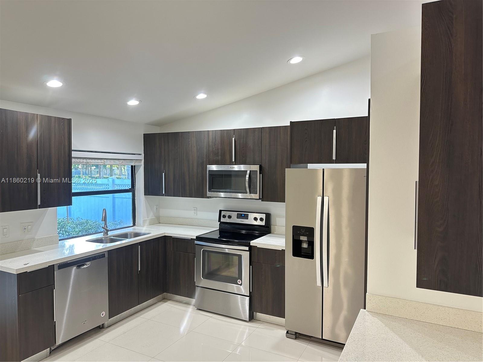 CORAL SPRINGS UNIVERSITY - Residential Lease