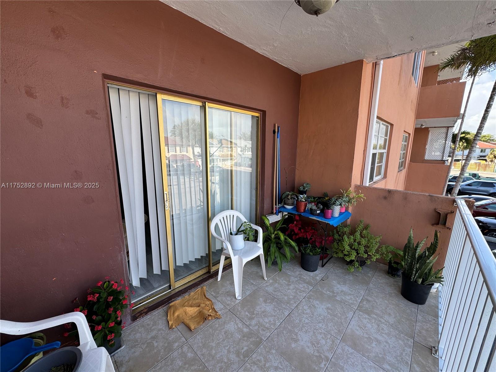 W & C CONDO - Residential