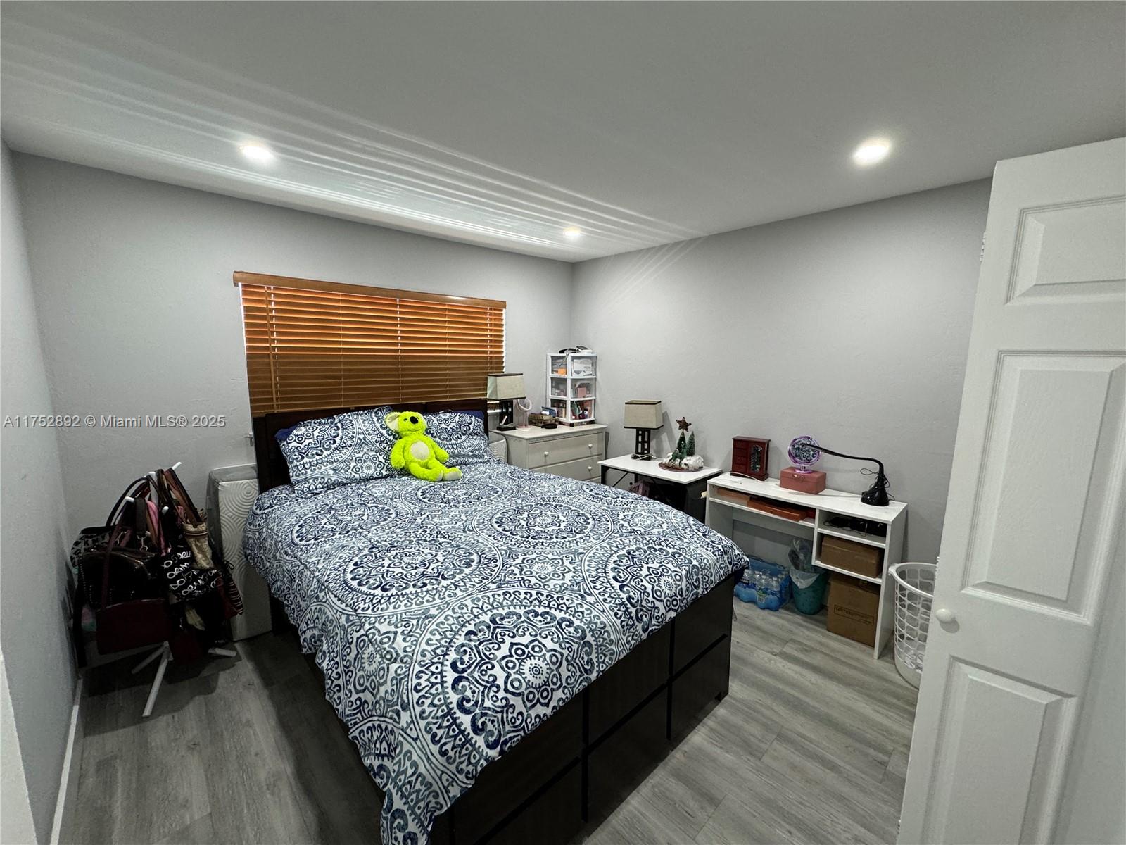 W & C CONDO - Residential