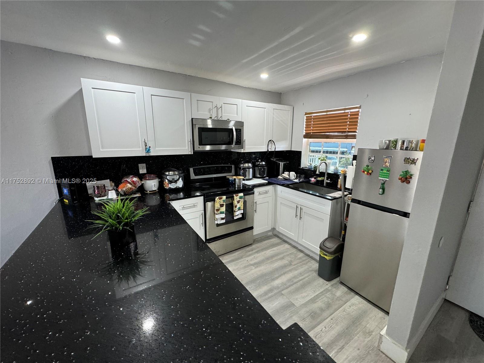 6850 W 16th Dr 211, Hialeah, Miami-Dade County, Florida - 2 Bedrooms  
1 Bathrooms - 