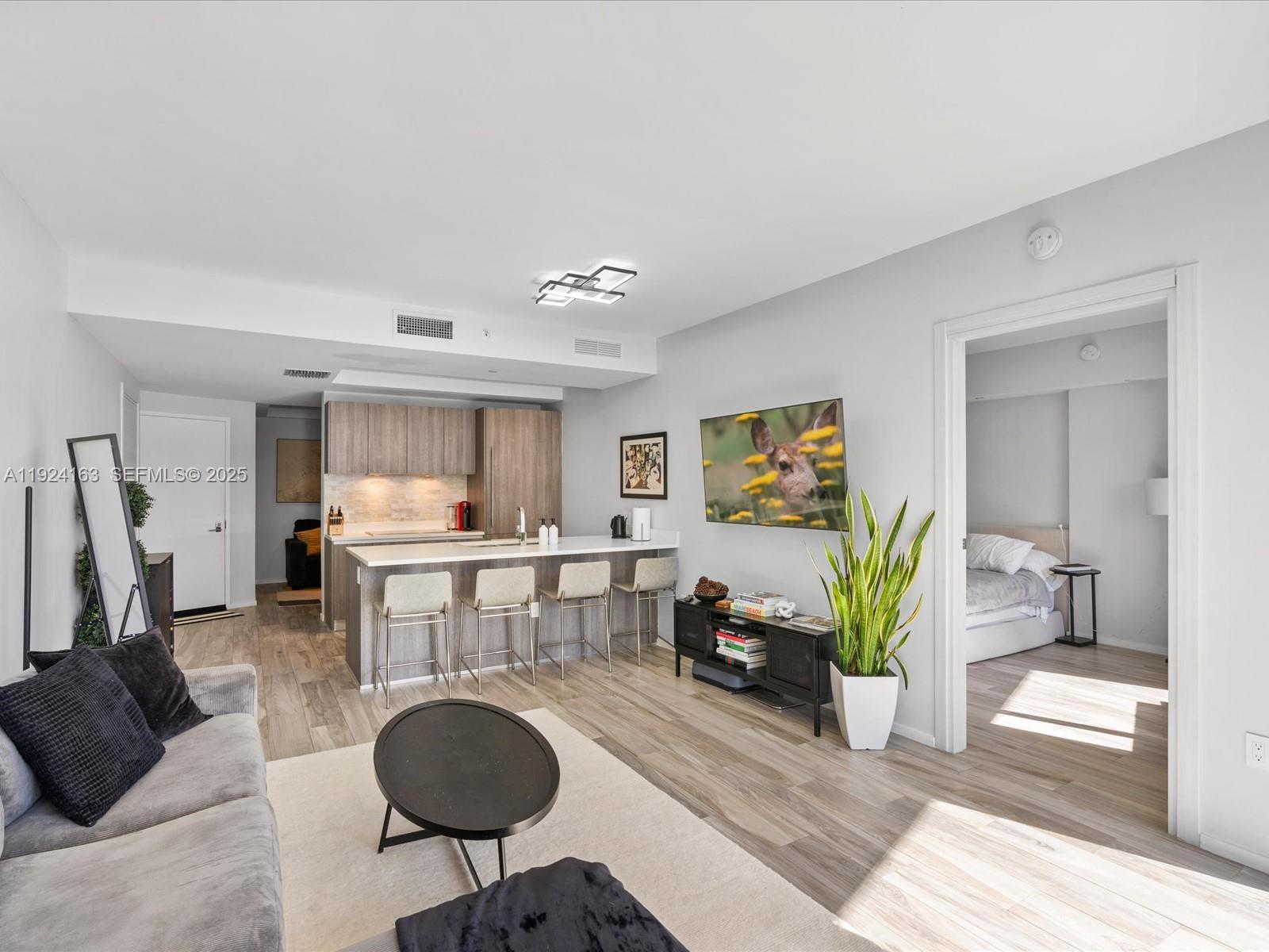 801 SMA RESIDENCES CONDO - Residential