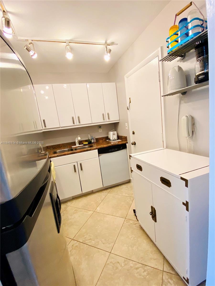 RIVER SHORES CONDO - Residential