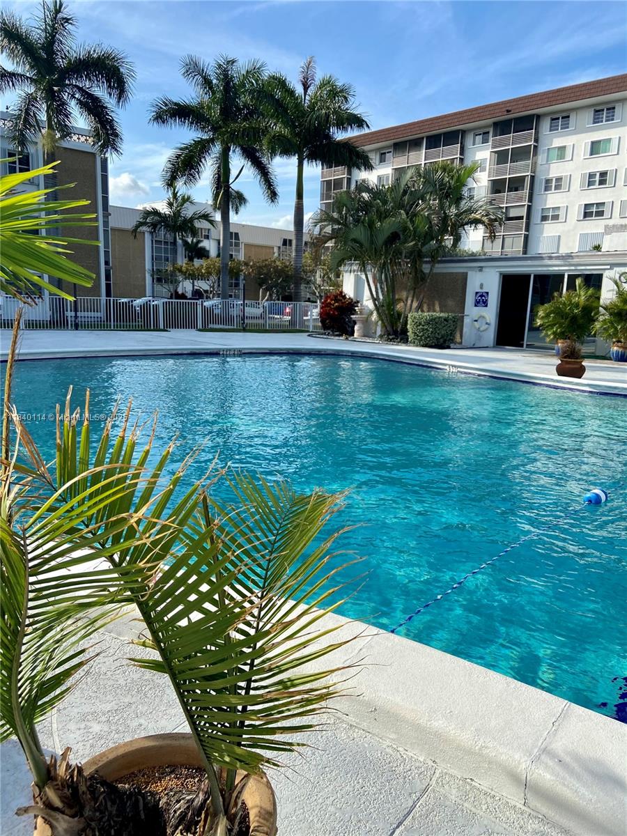 RIVER SHORES CONDO - Residential