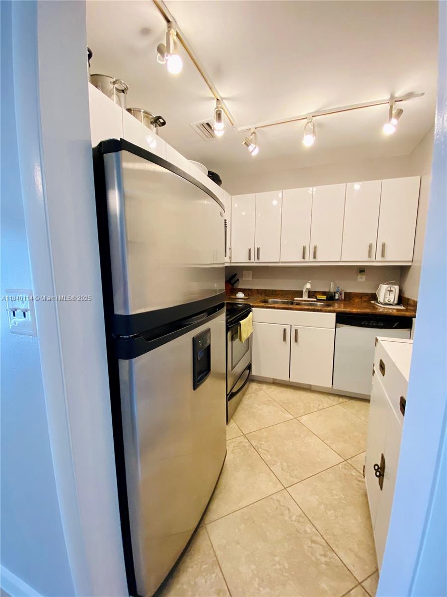 RIVER SHORES CONDO - Residential