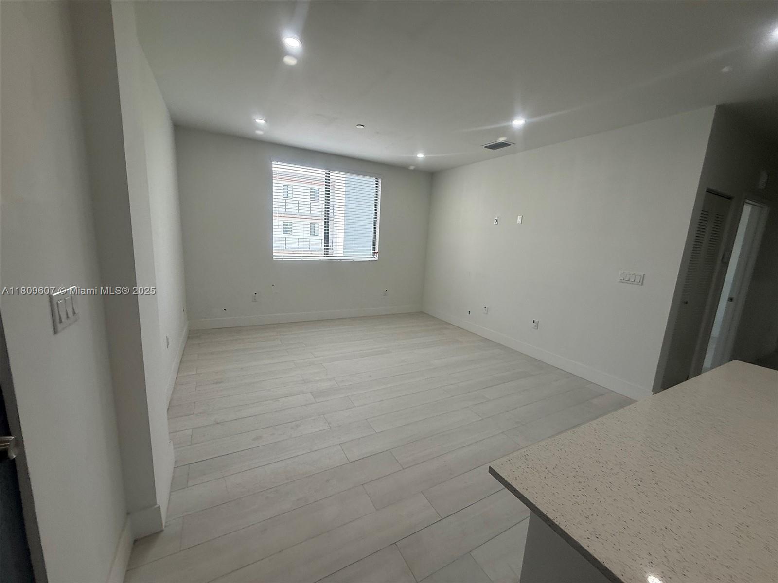 879 E 24th St 302