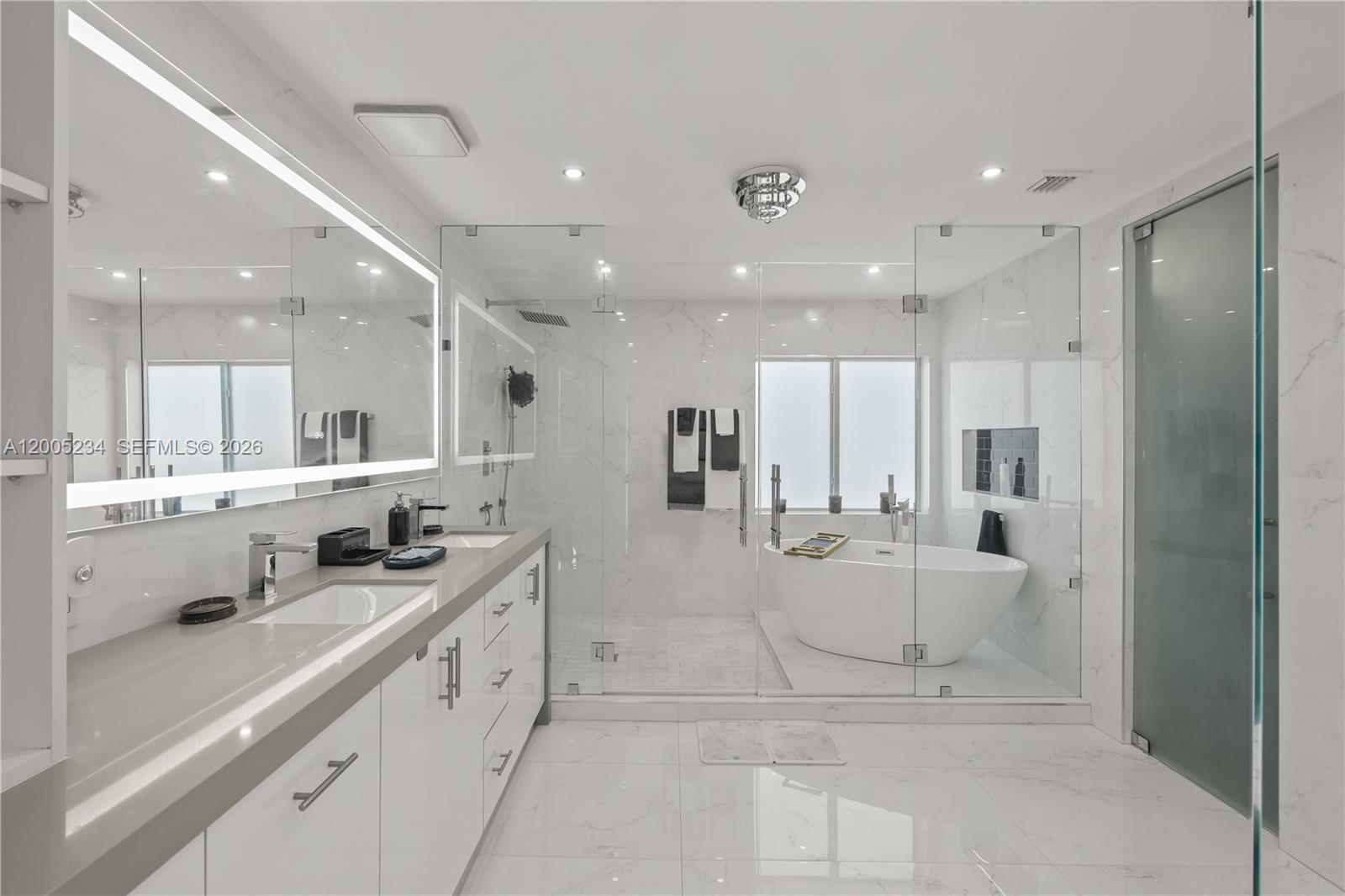 KINGS COVE - Residential