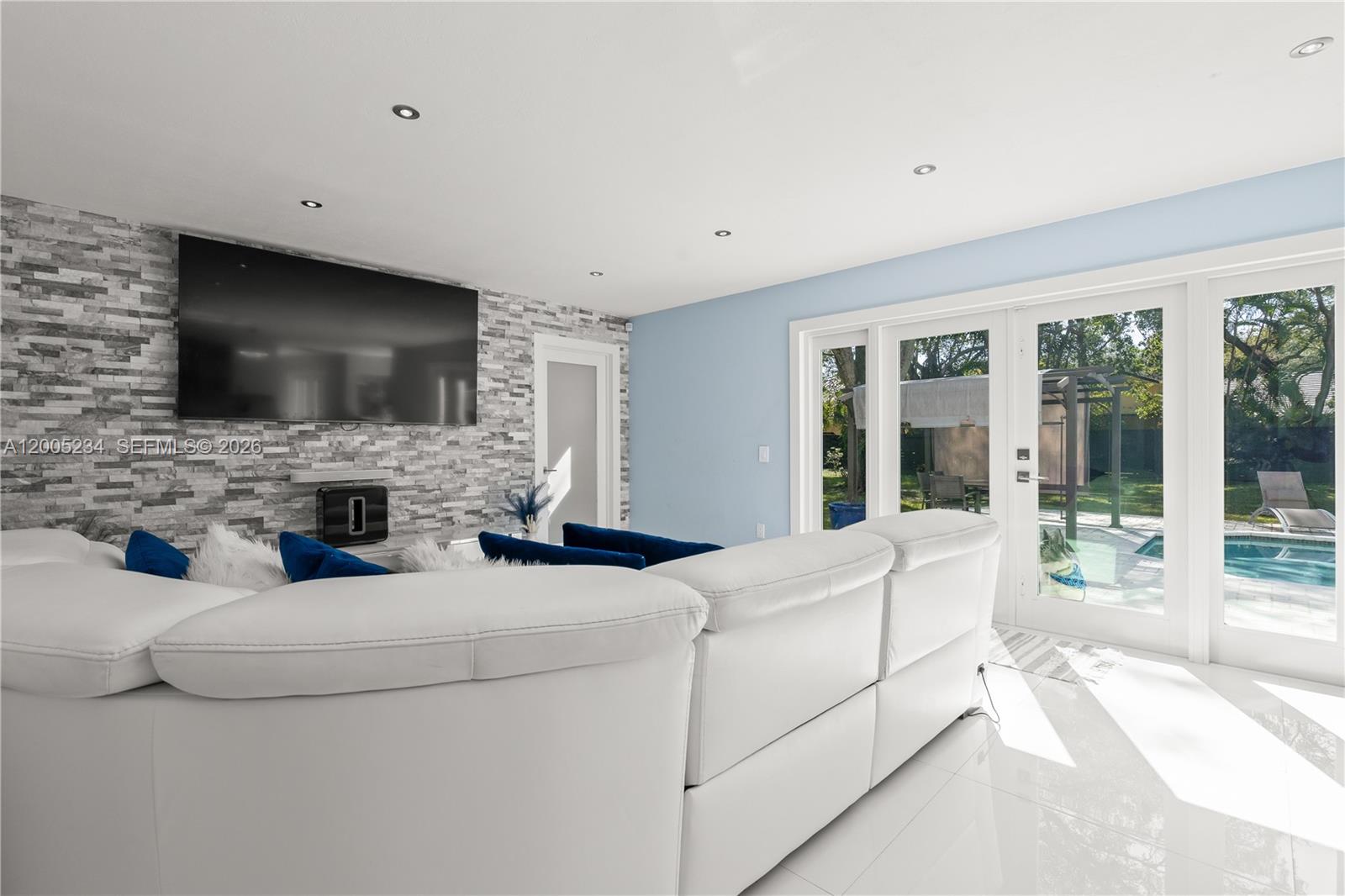 KINGS COVE - Residential