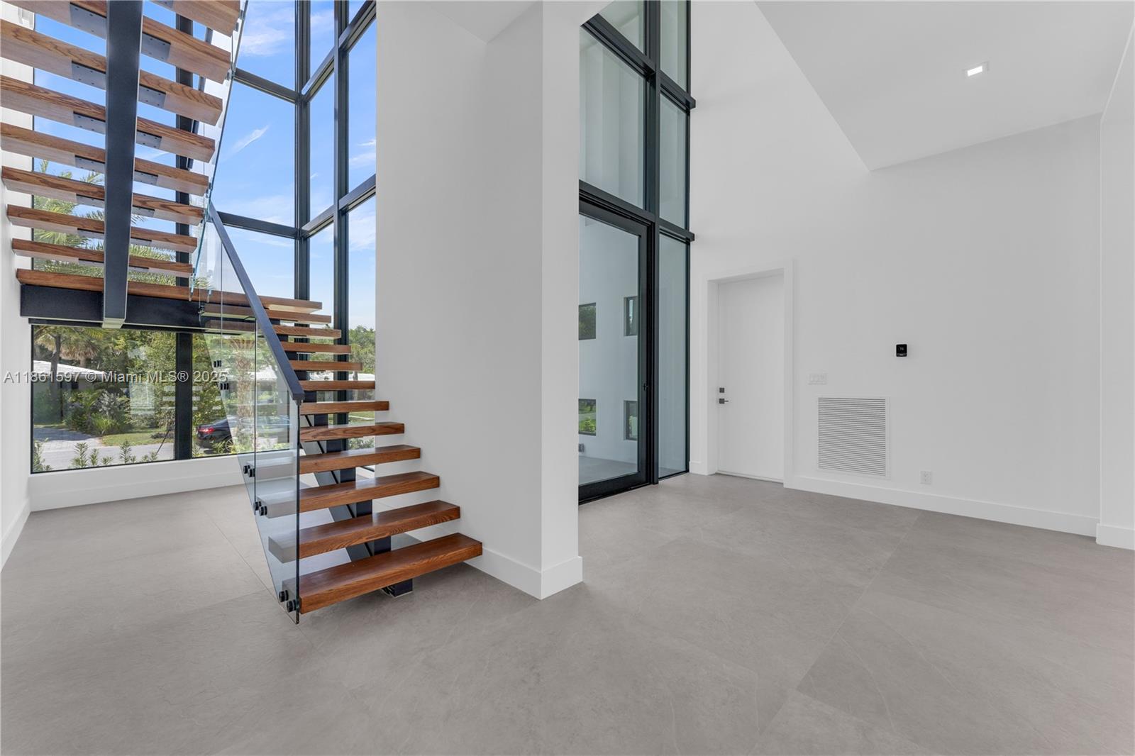 HILLSBORO SHORES SEC - Residential