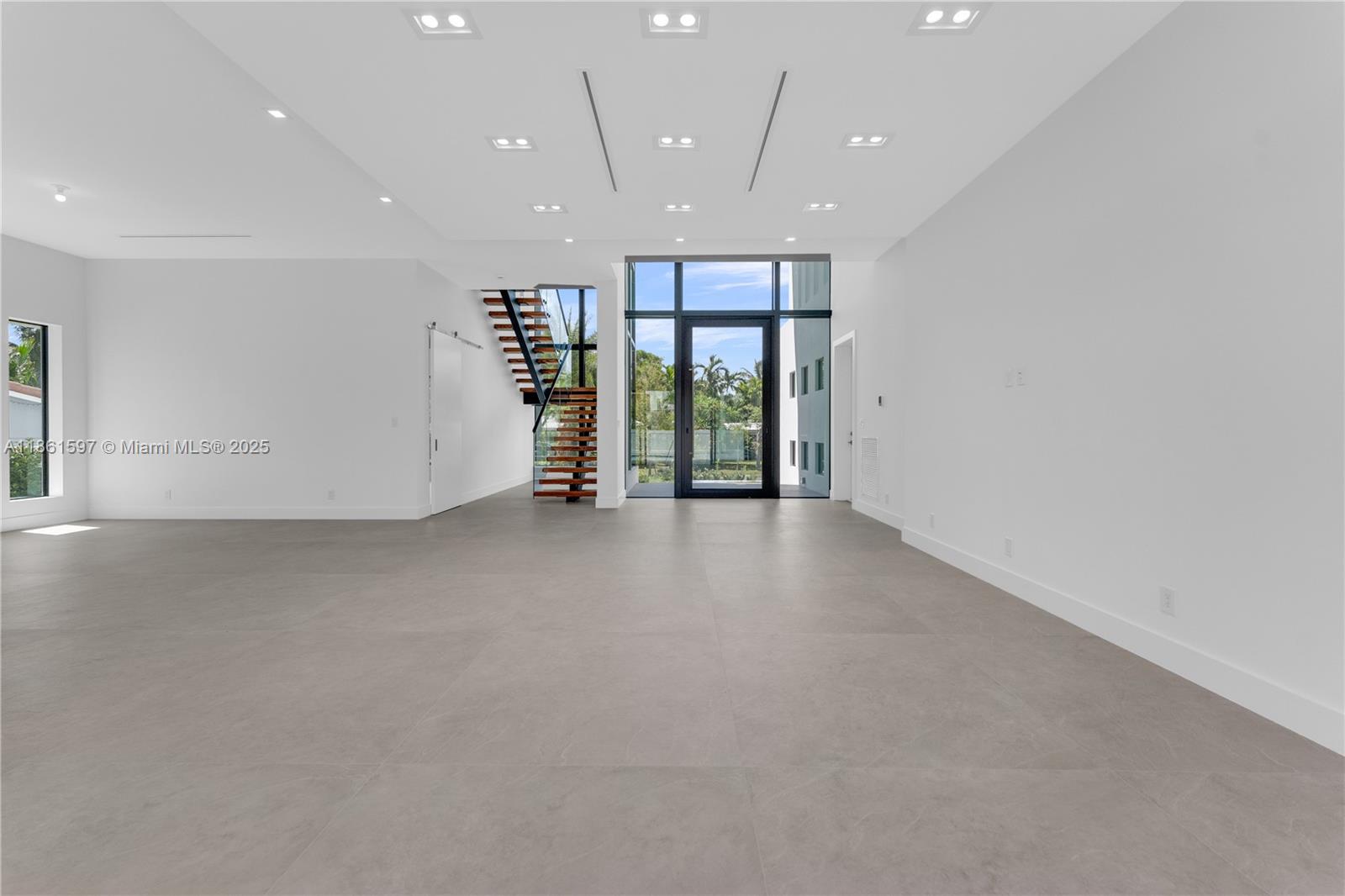 HILLSBORO SHORES SEC - Residential