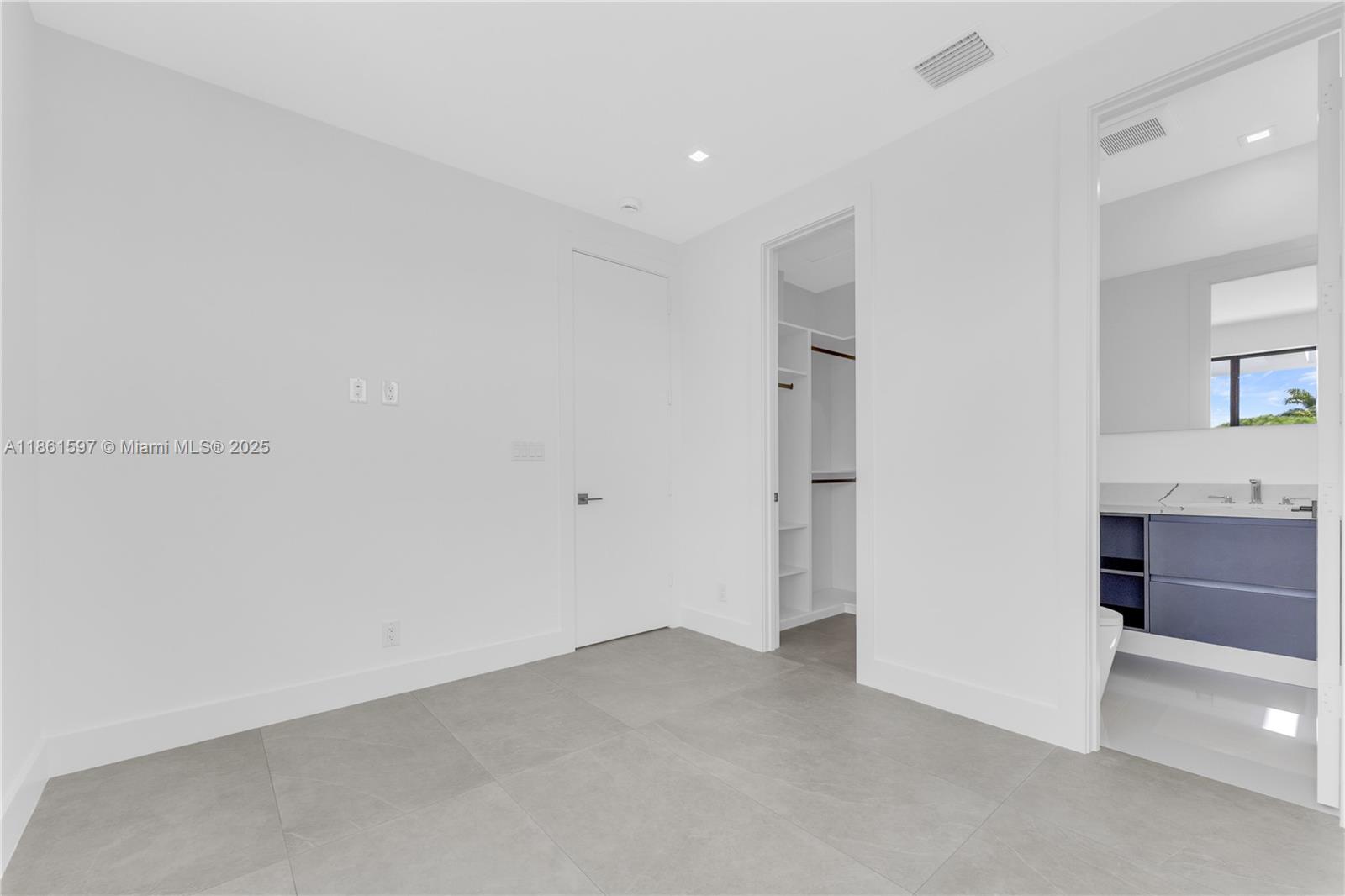 HILLSBORO SHORES SEC - Residential