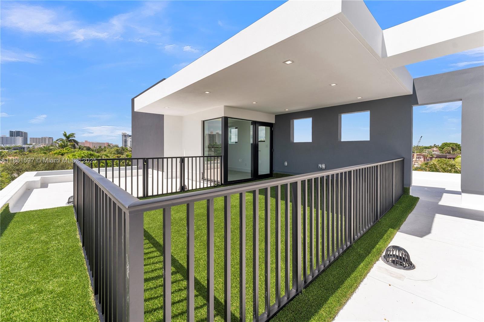 HILLSBORO SHORES SEC - Residential