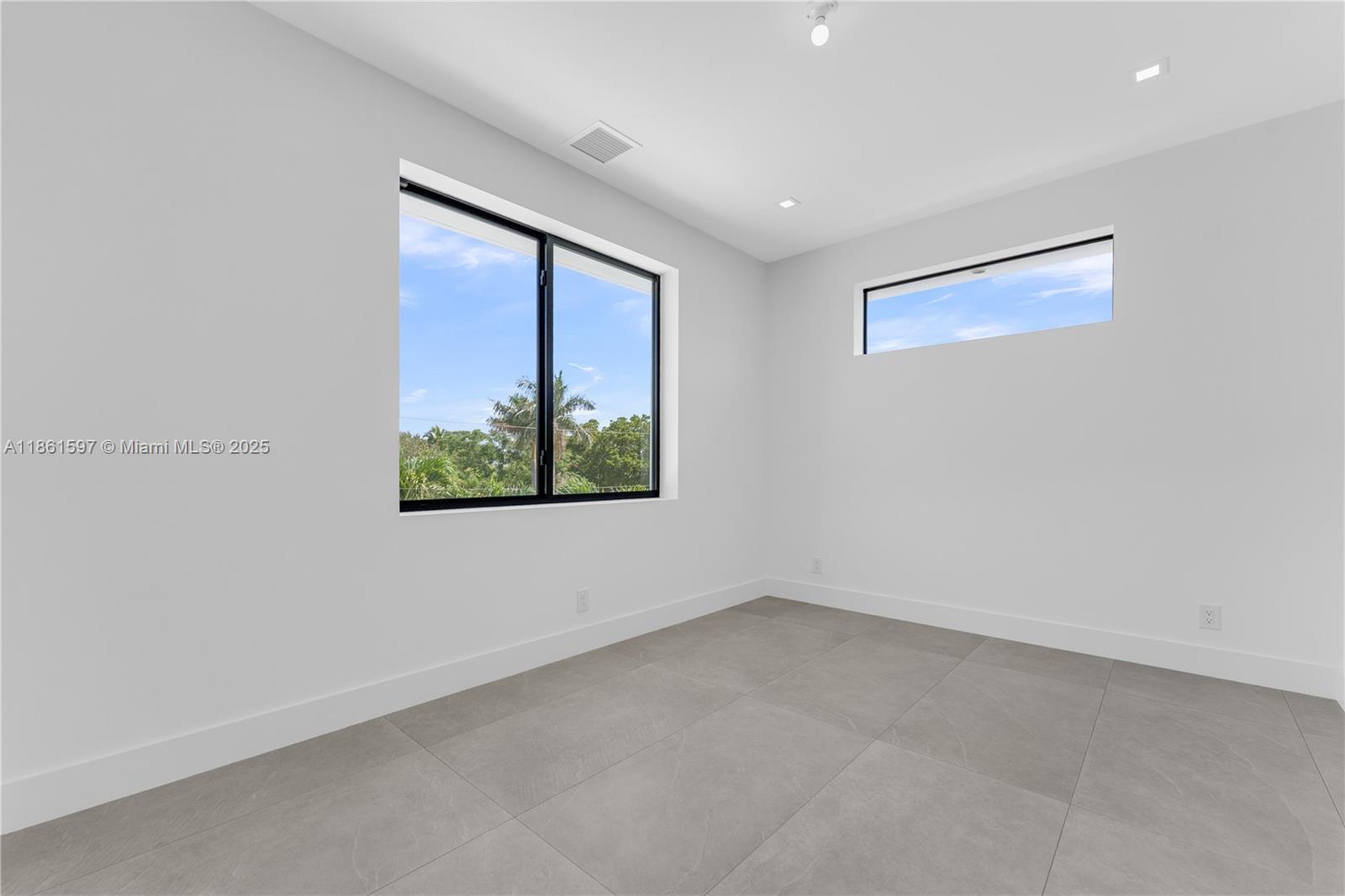 HILLSBORO SHORES SEC - Residential