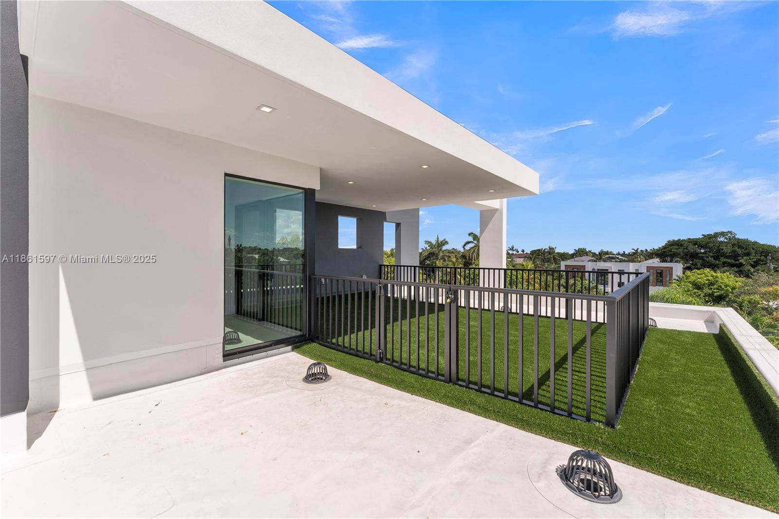 HILLSBORO SHORES SEC - Residential