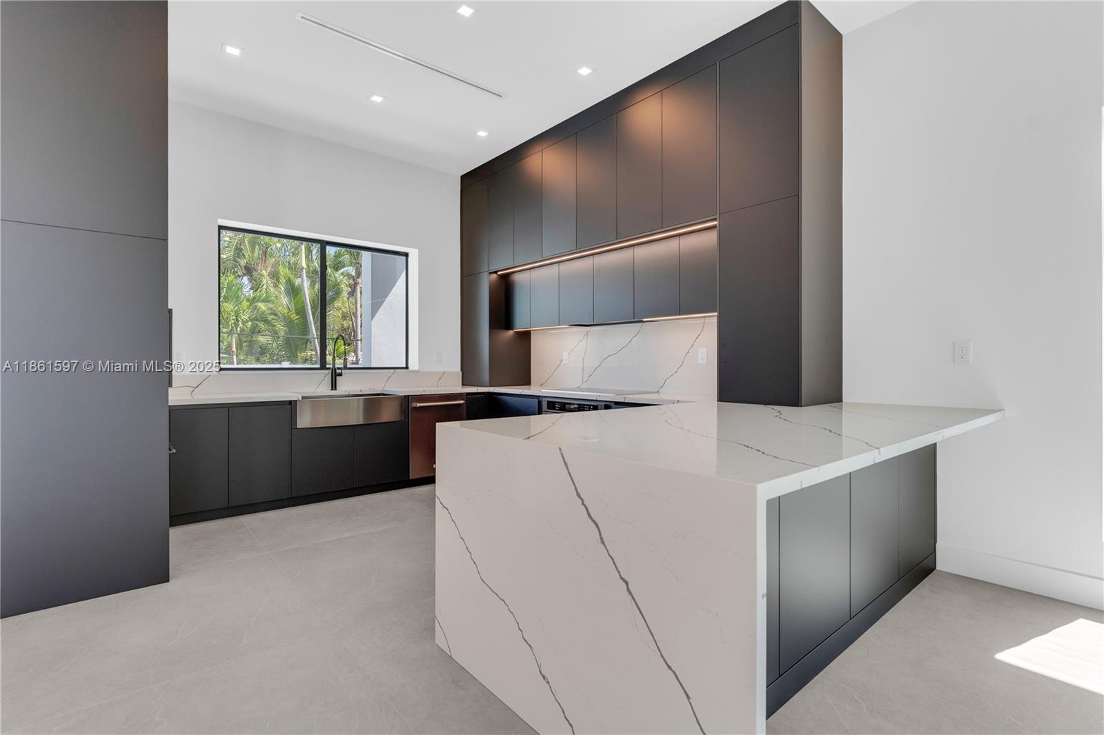 HILLSBORO SHORES SEC - Residential
