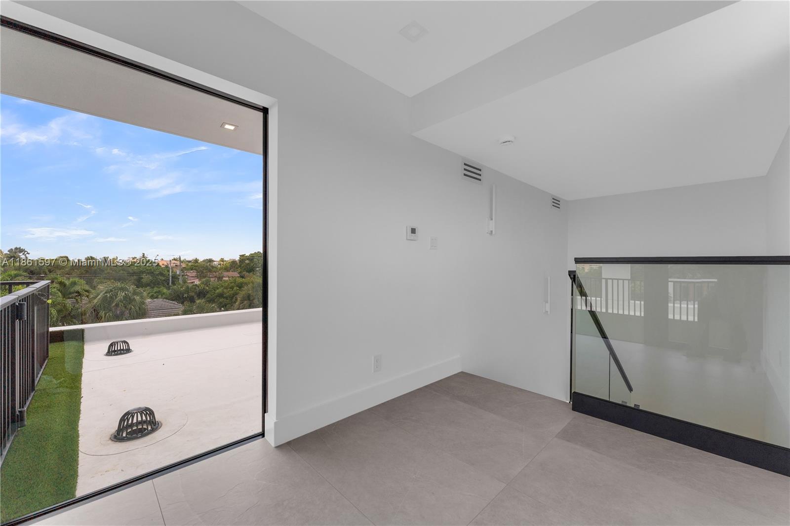 HILLSBORO SHORES SEC - Residential