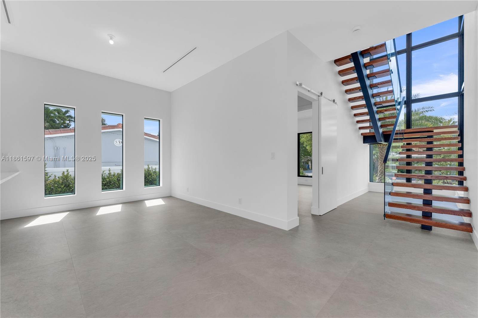 HILLSBORO SHORES SEC - Residential