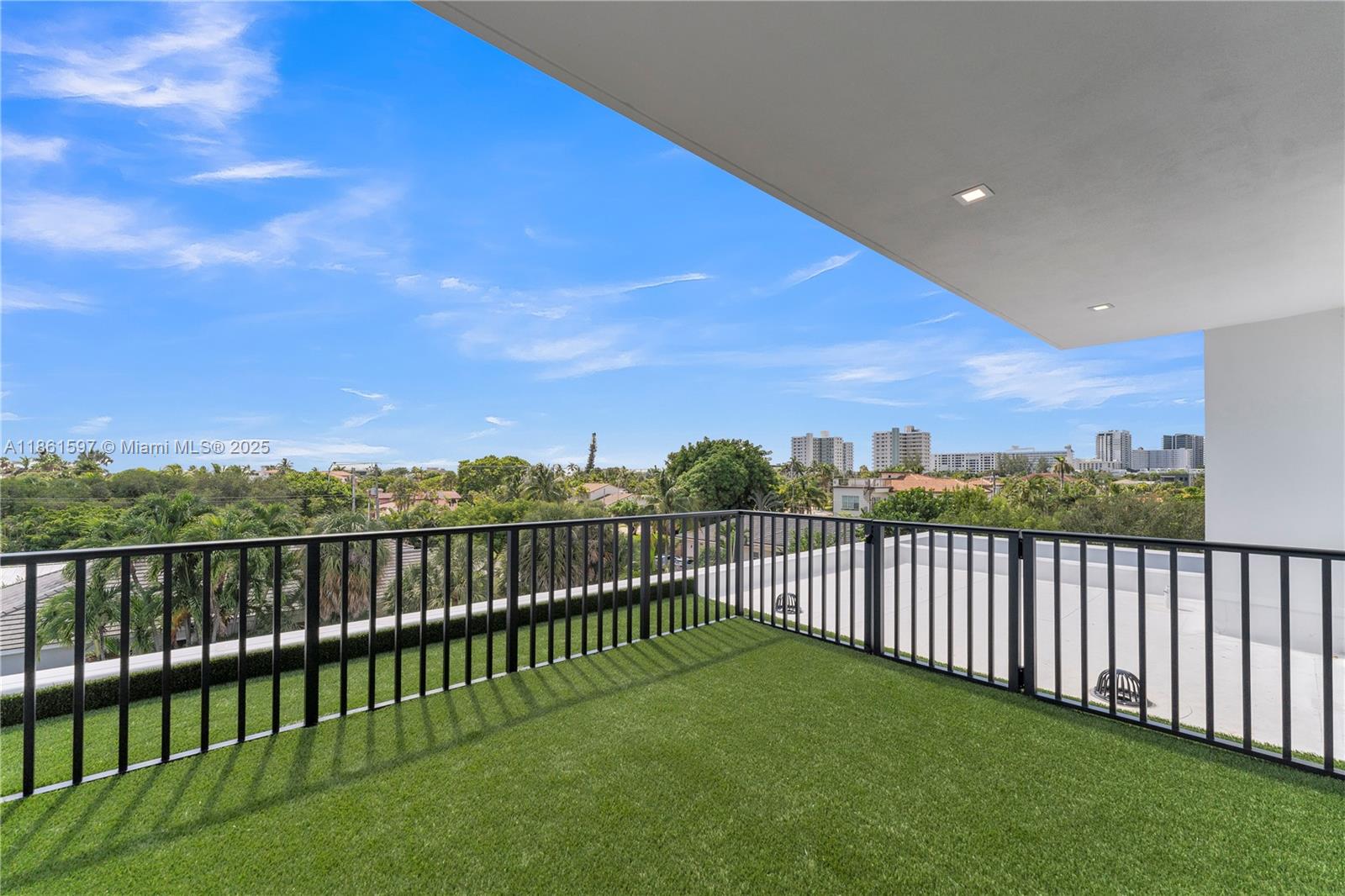 HILLSBORO SHORES SEC - Residential